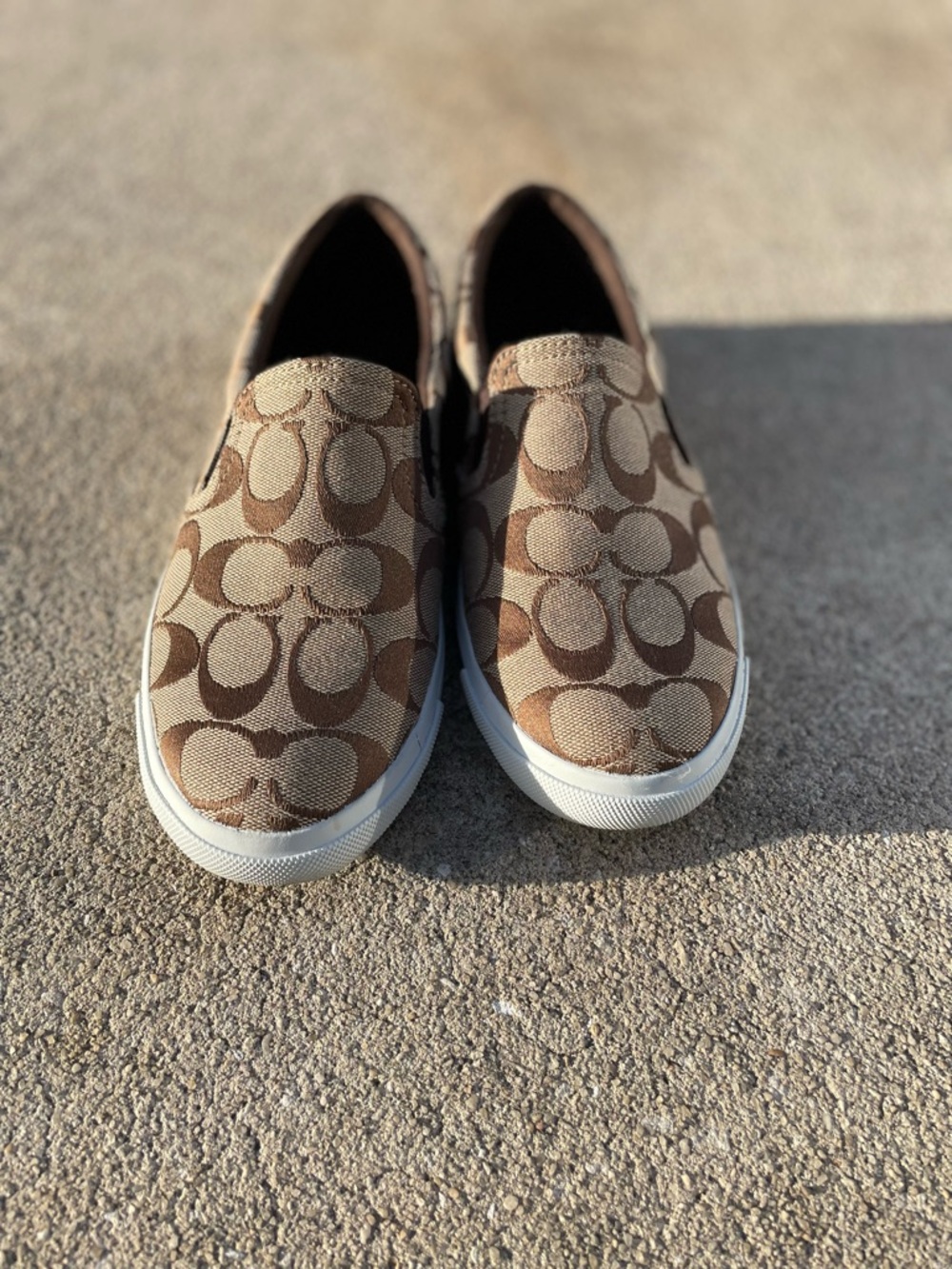 Coach Alegra slip-on sneakers in brown signature canvas 👜✨